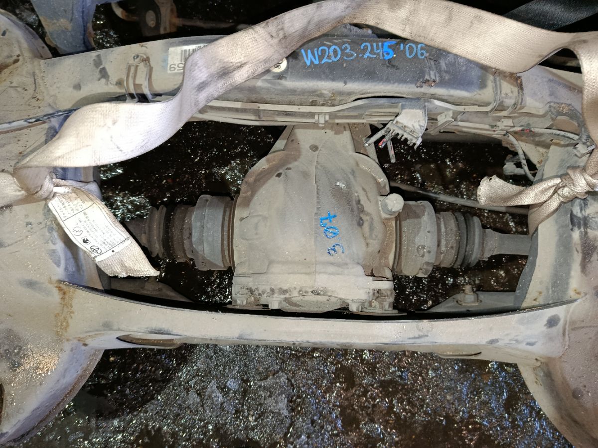 Балка подвески на Mercedes-Benz C-Class Station Wagon S203.246 271.946 Фото 2