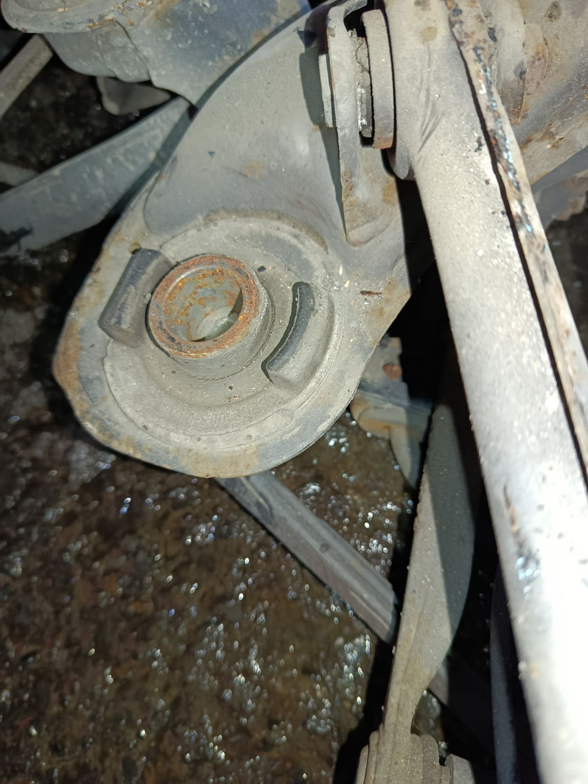 Балка подвески на Mercedes-Benz C-Class Station Wagon S203.246 271.946 Фото 5