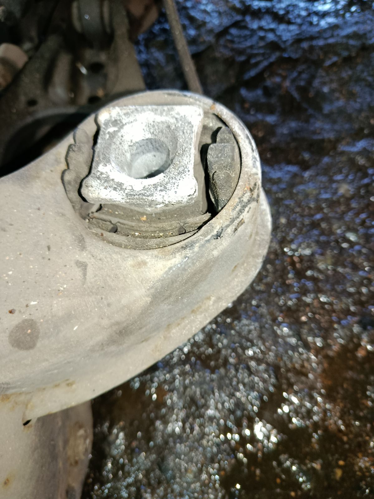 Балка подвески на Mercedes-Benz C-Class Station Wagon S203.246 271.946 Фото 6