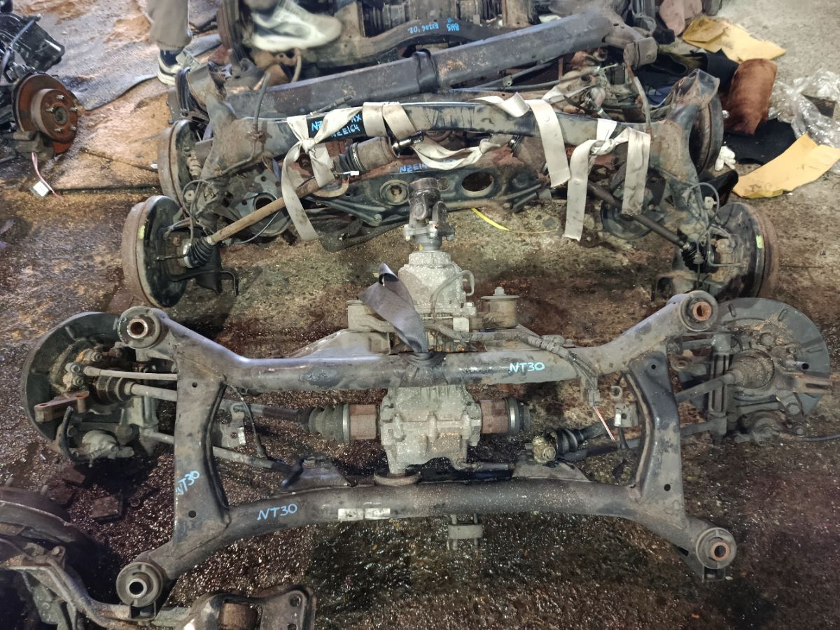 Балка подвески на Nissan X-Trail NT30 QR20DE Фото 1