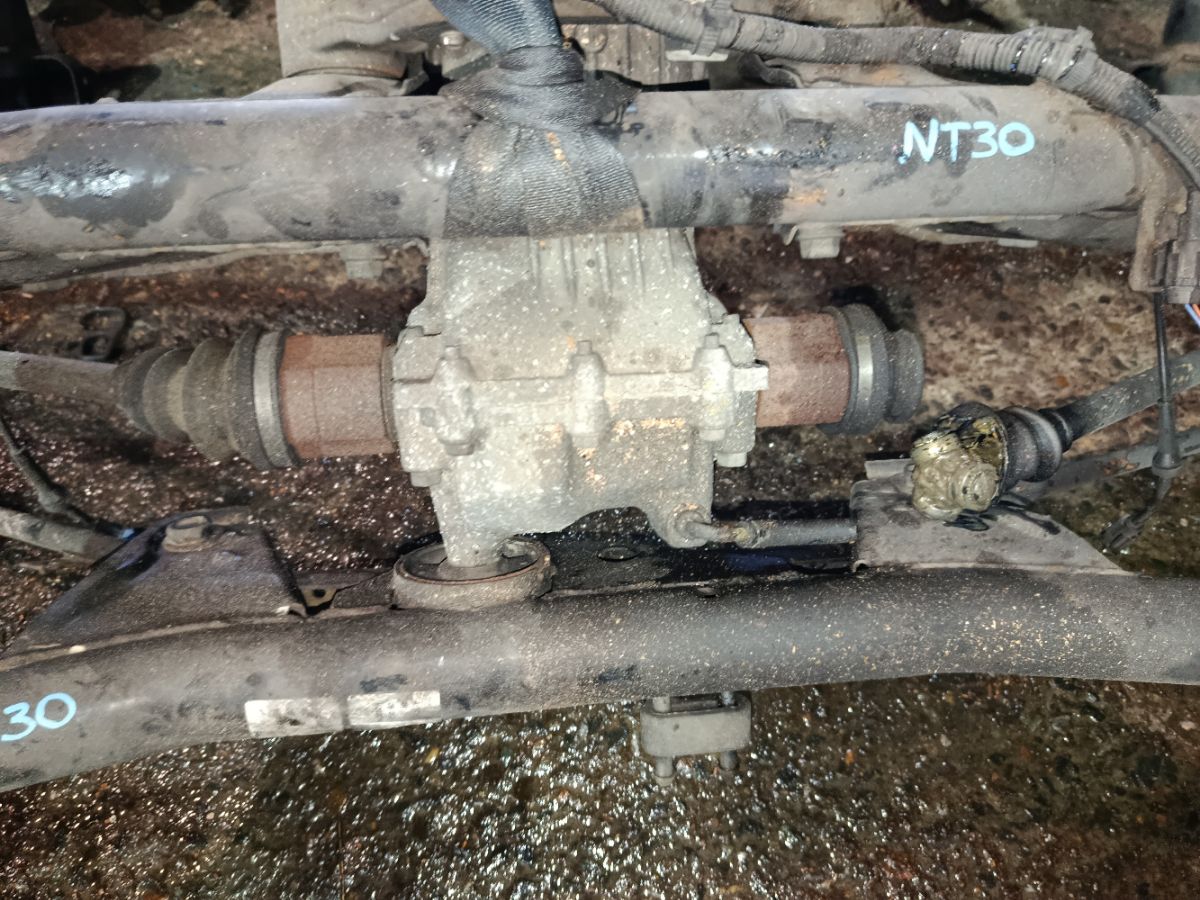 Балка подвески на Nissan X-Trail NT30 QR20DE Фото 4