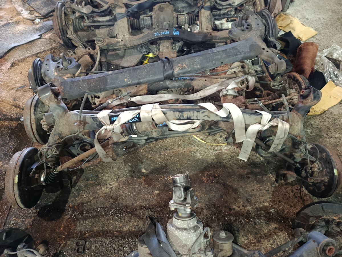 Балка подвески на Toyota Corolla Axio NZE164 1NZ-FE Фото 1