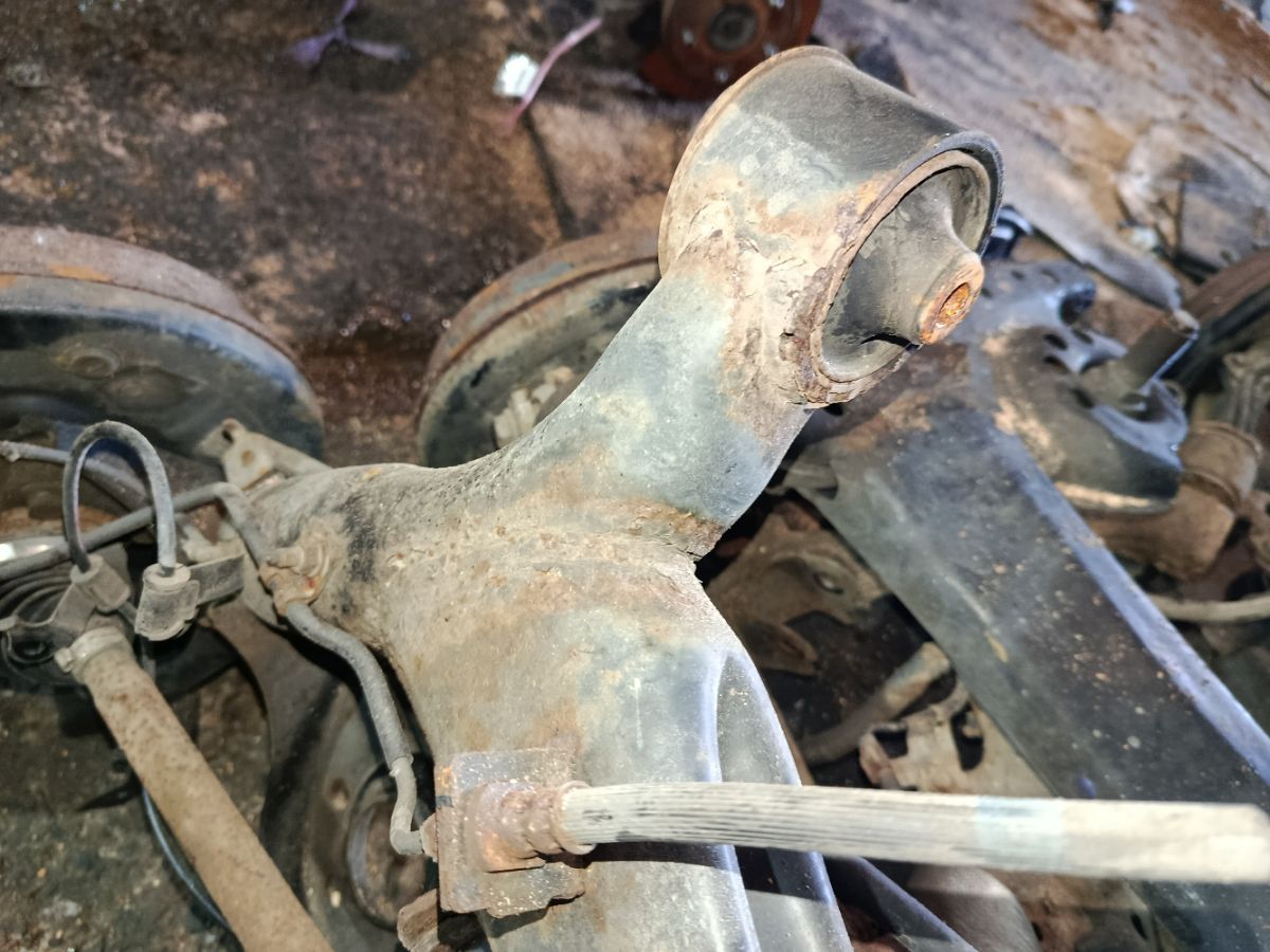 Балка подвески на Toyota Corolla Axio NZE164 1NZ-FE Фото 3