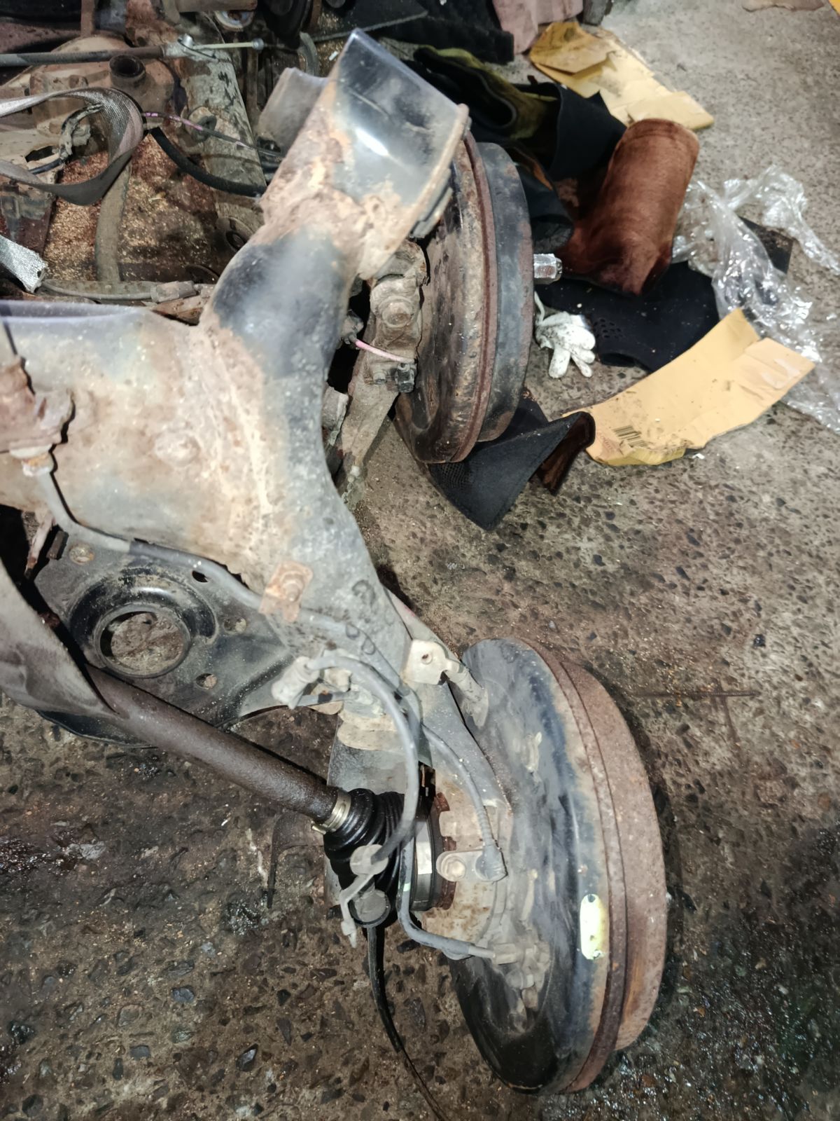 Балка подвески на Toyota Corolla Axio NZE164 1NZ-FE Фото 7