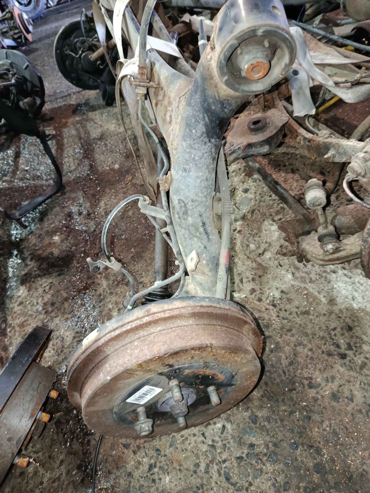 Балка подвески на Toyota Corolla Axio NZE164 1NZ-FE Фото 9