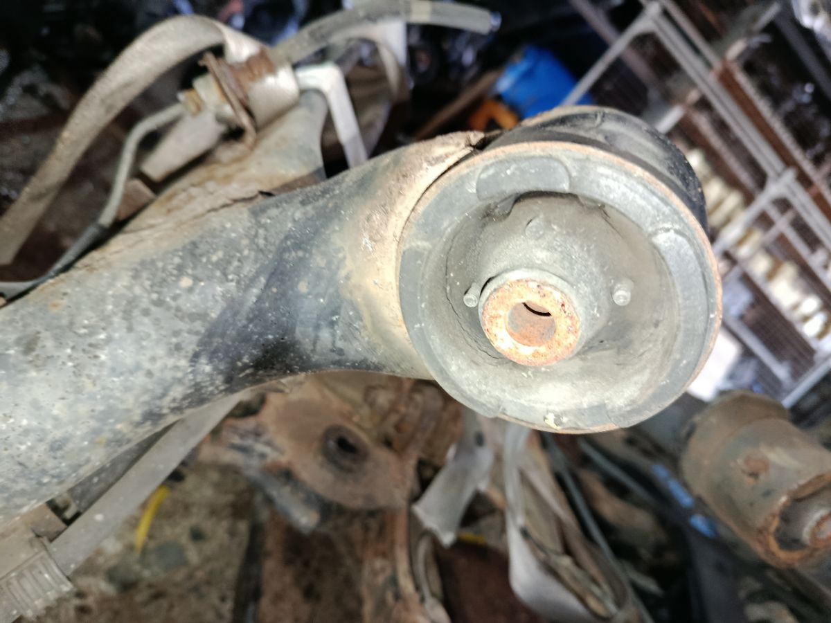 Балка подвески на Toyota Corolla Axio NZE164 1NZ-FE Фото 10