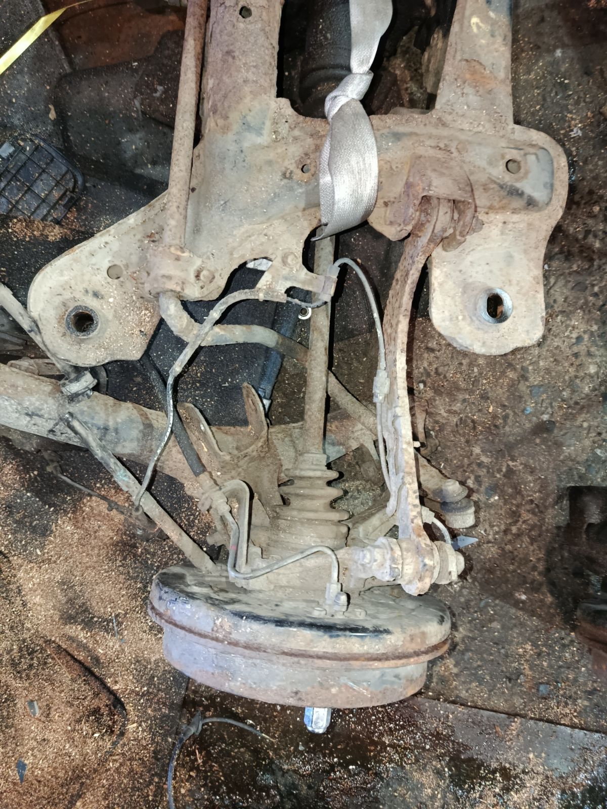 Балка подвески 51206-12100 на Toyota Corolla Fielder NZE144G 1NZ-FE Фото 4