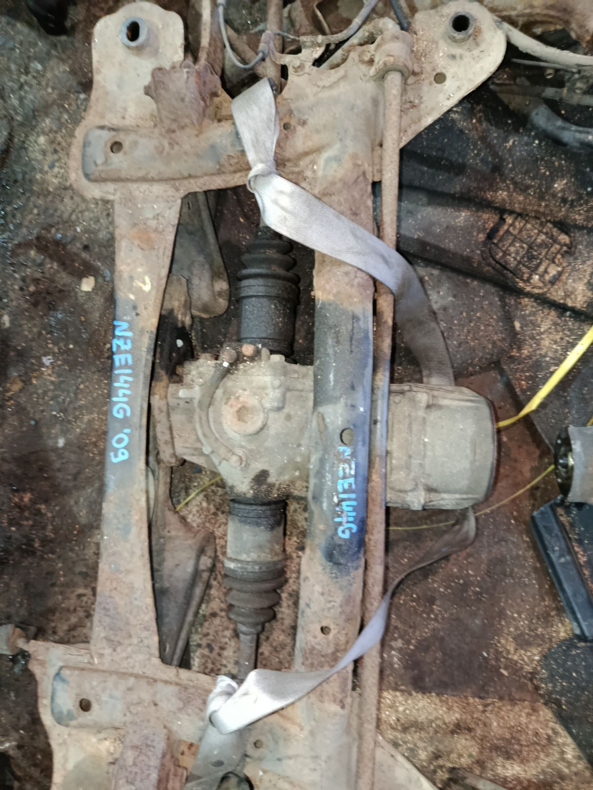 Балка подвески 51206-12100 на Toyota Corolla Fielder NZE144G 1NZ-FE Фото 6