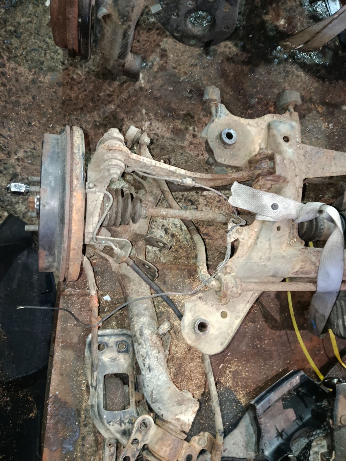 Балка подвески 51206-12100 на Toyota Corolla Fielder NZE144G 1NZ-FE Фото 7