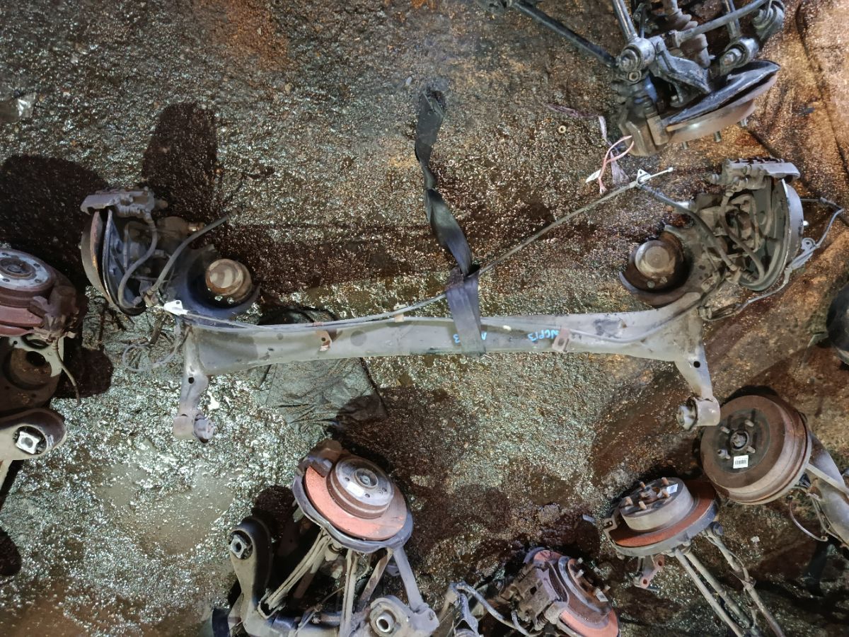 Балка подвески на Toyota Vitz NCP13 1NZ-FET Фото 1