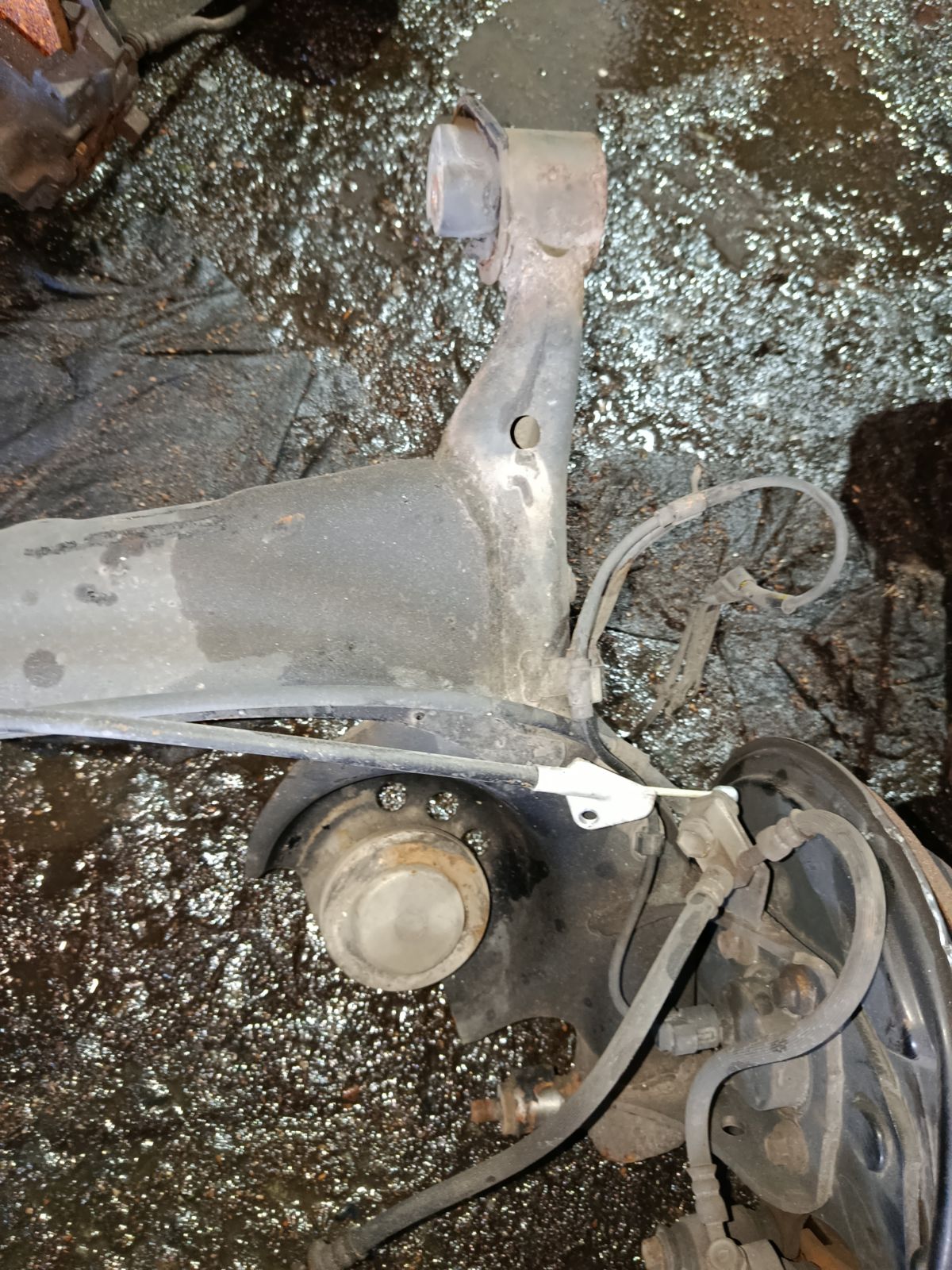 Балка подвески на Toyota Vitz NCP13 1NZ-FET Фото 4