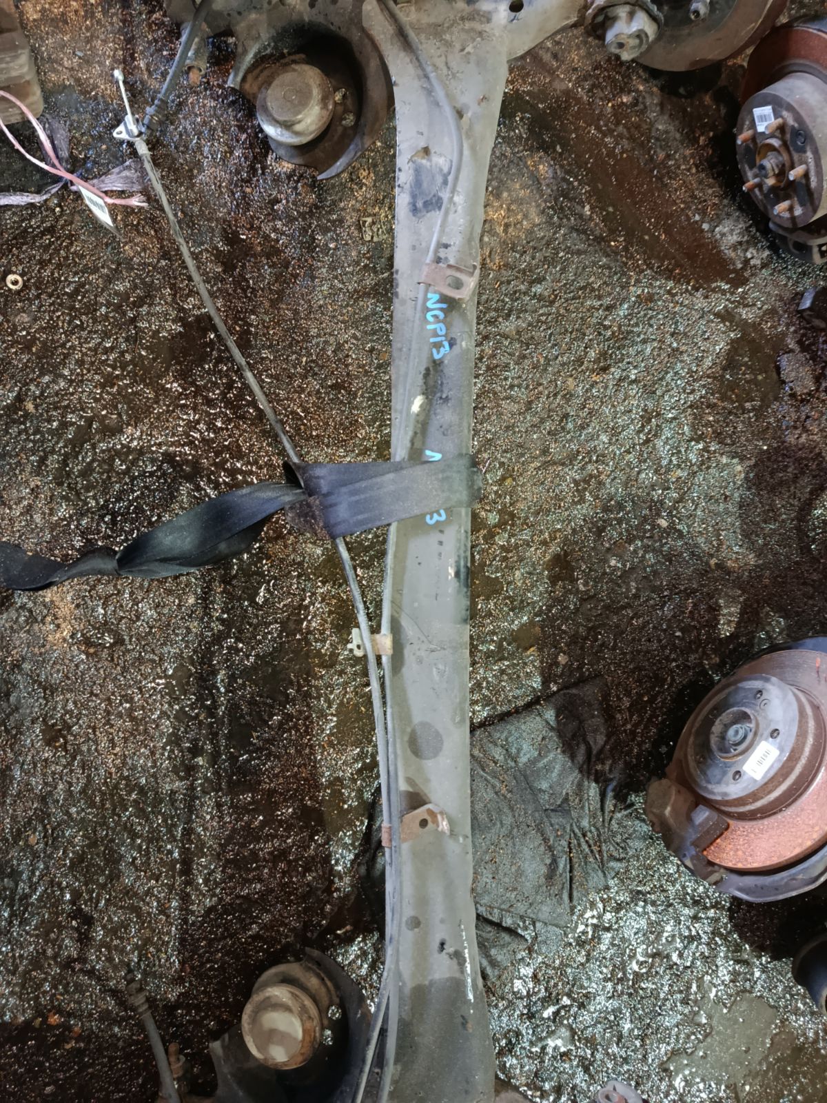 Балка подвески на Toyota Vitz NCP13 1NZ-FET Фото 6