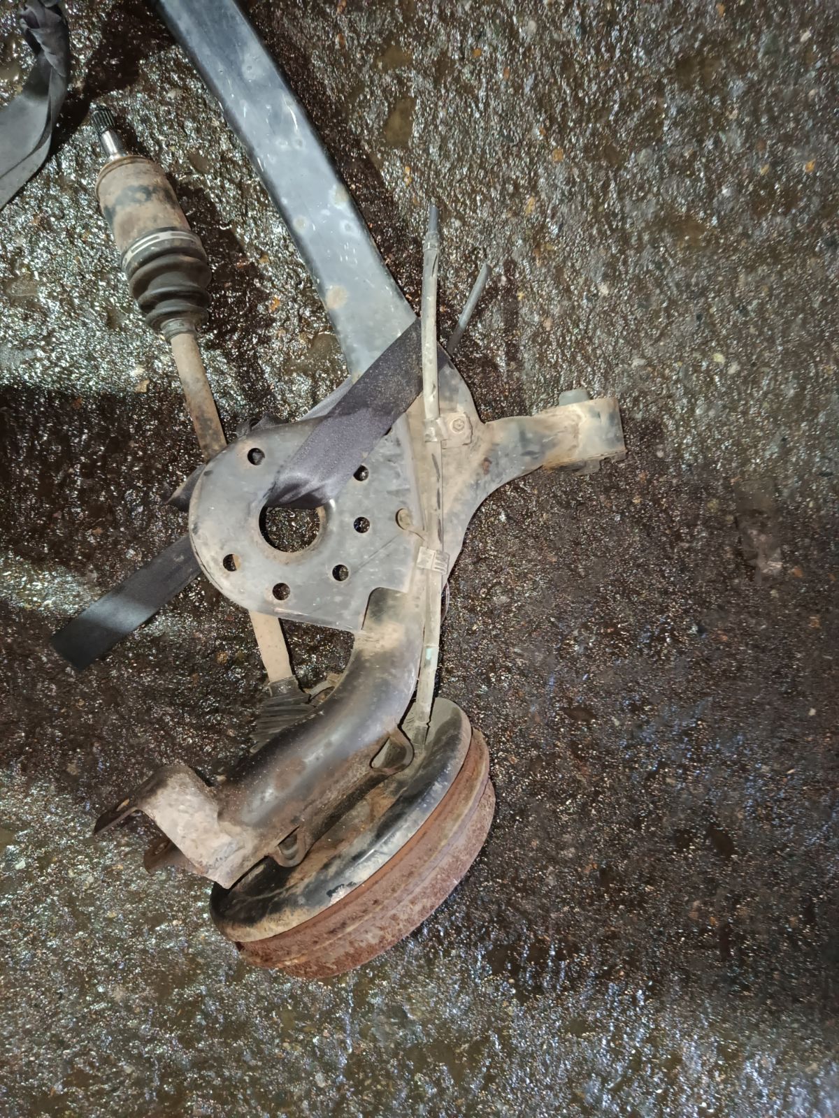 Балка подвески на Toyota Corolla Fielder NZE164G 1NZ-FE Фото 12