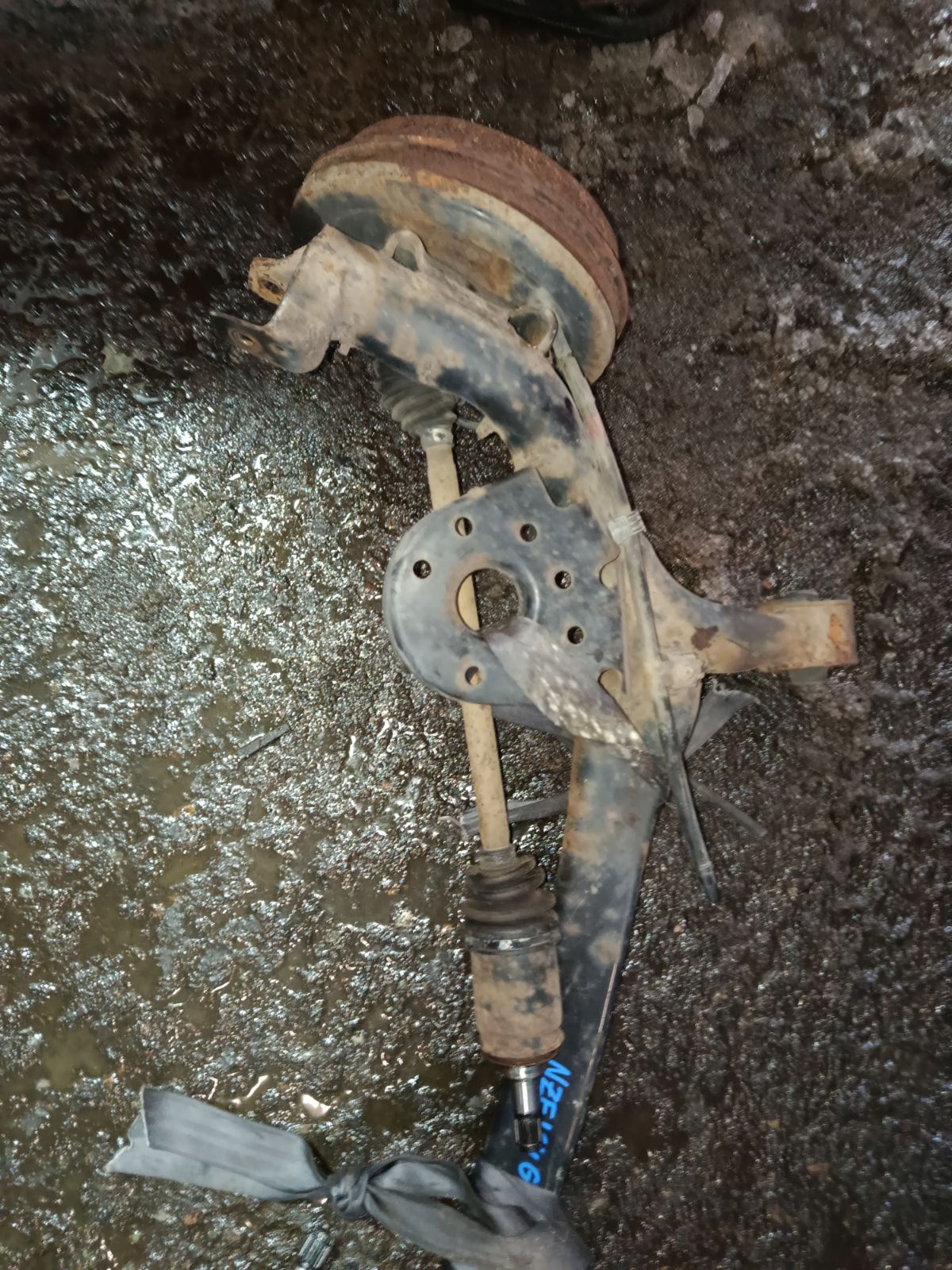 Балка подвески на Toyota Corolla Fielder NZE164G 1NZ-FE Фото 2