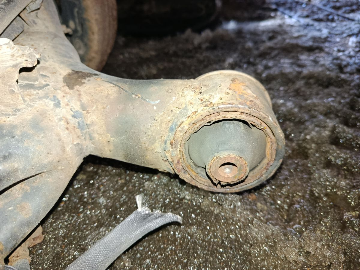 Балка подвески на Toyota Corolla Fielder NZE164G 1NZ-FE Фото 4