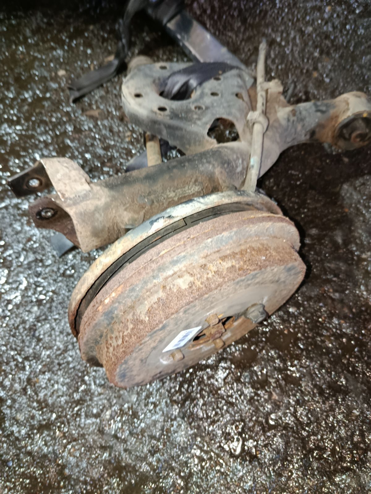 Балка подвески на Toyota Corolla Fielder NZE164G 1NZ-FE Фото 6