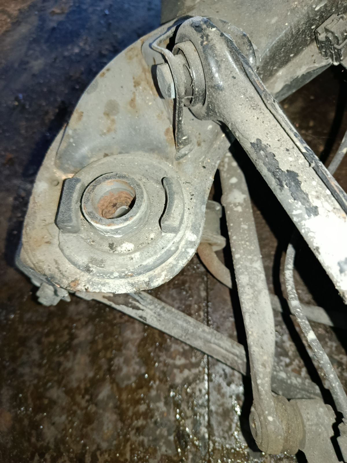 Балка подвески на Mercedes-Benz C-Class Station Wagon S203.246 271.946 Фото 4