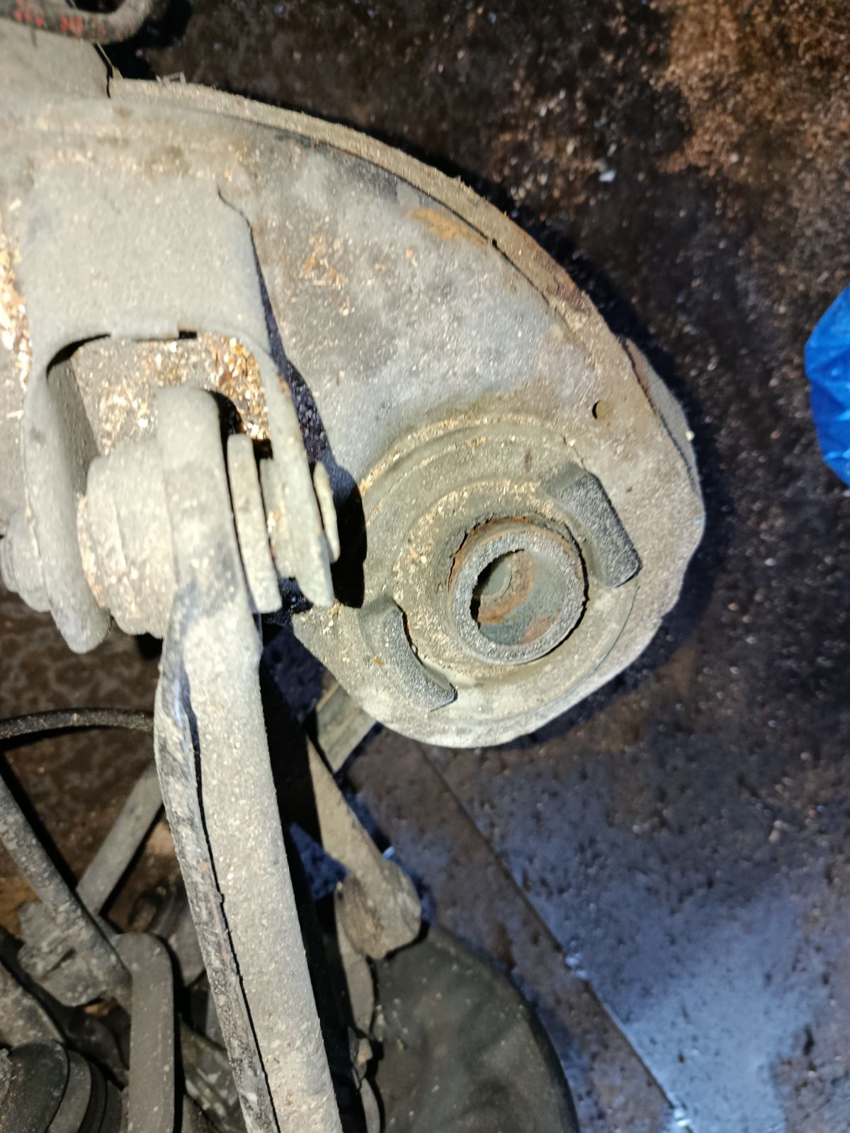 Балка подвески на Mercedes-Benz C-Class Station Wagon S203.246 271.946 Фото 7