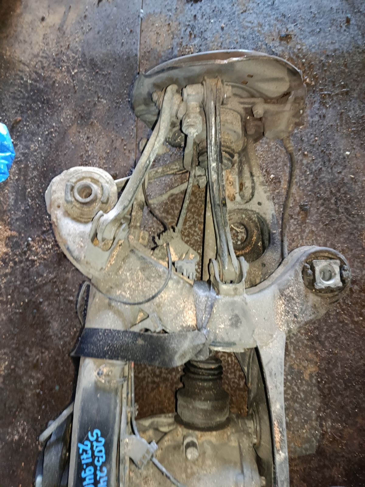 Балка подвески на Mercedes-Benz C-Class Station Wagon S203.246 271.946 Фото 8