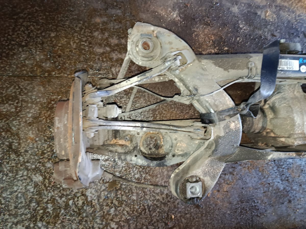 Балка подвески на Mercedes-Benz C-Class Station Wagon S203.246 271.946 Фото 9