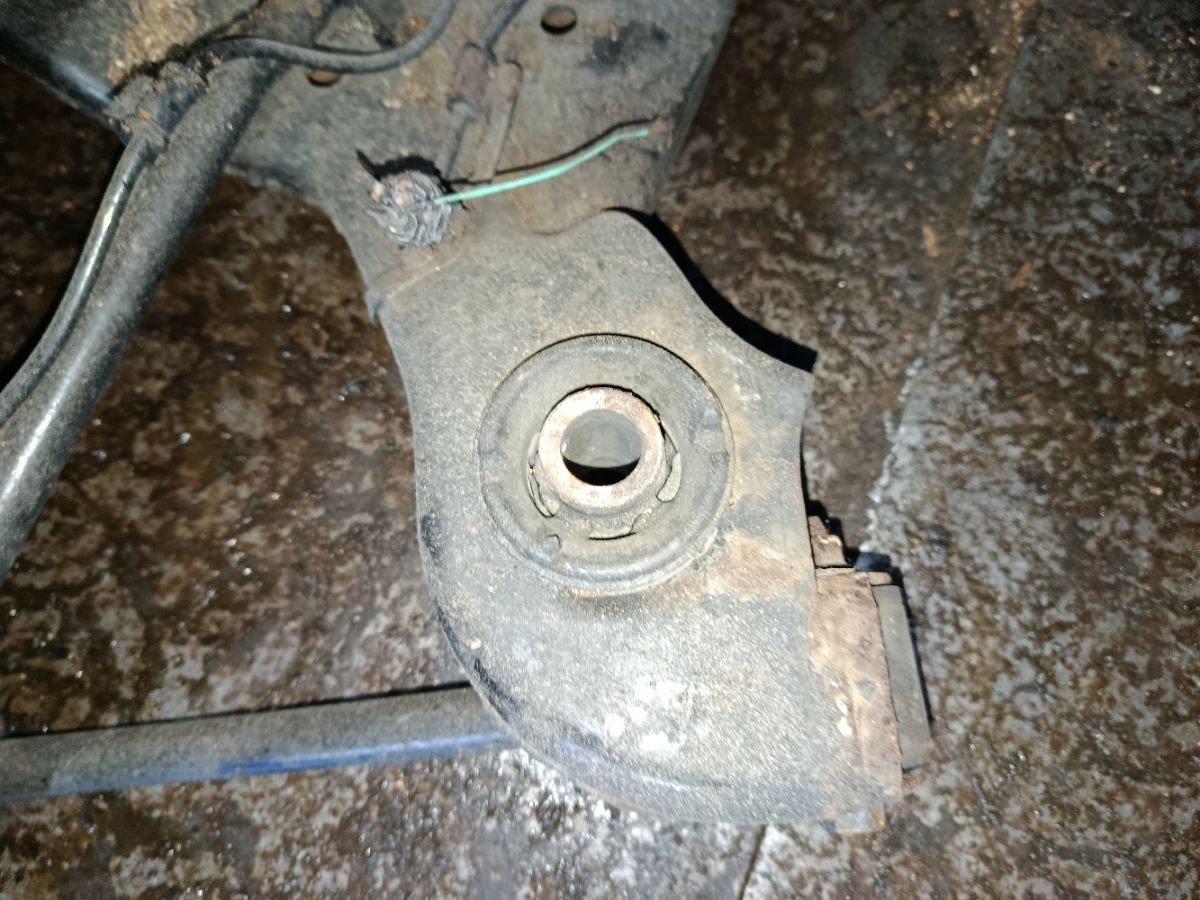 Балка подвески на Nissan Sunny FNB15 QG15DE Фото 4