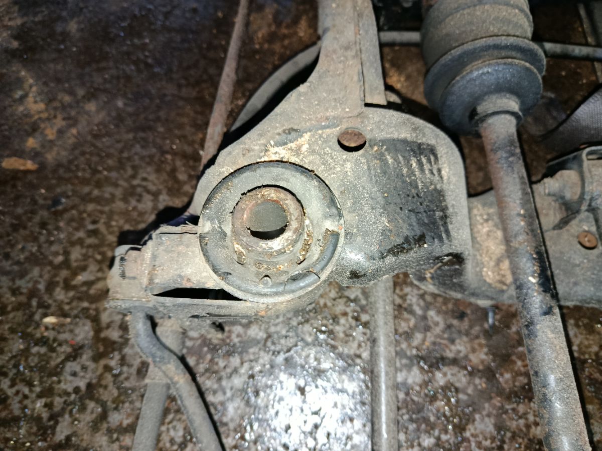 Балка подвески на Nissan Sunny FNB15 QG15DE Фото 5