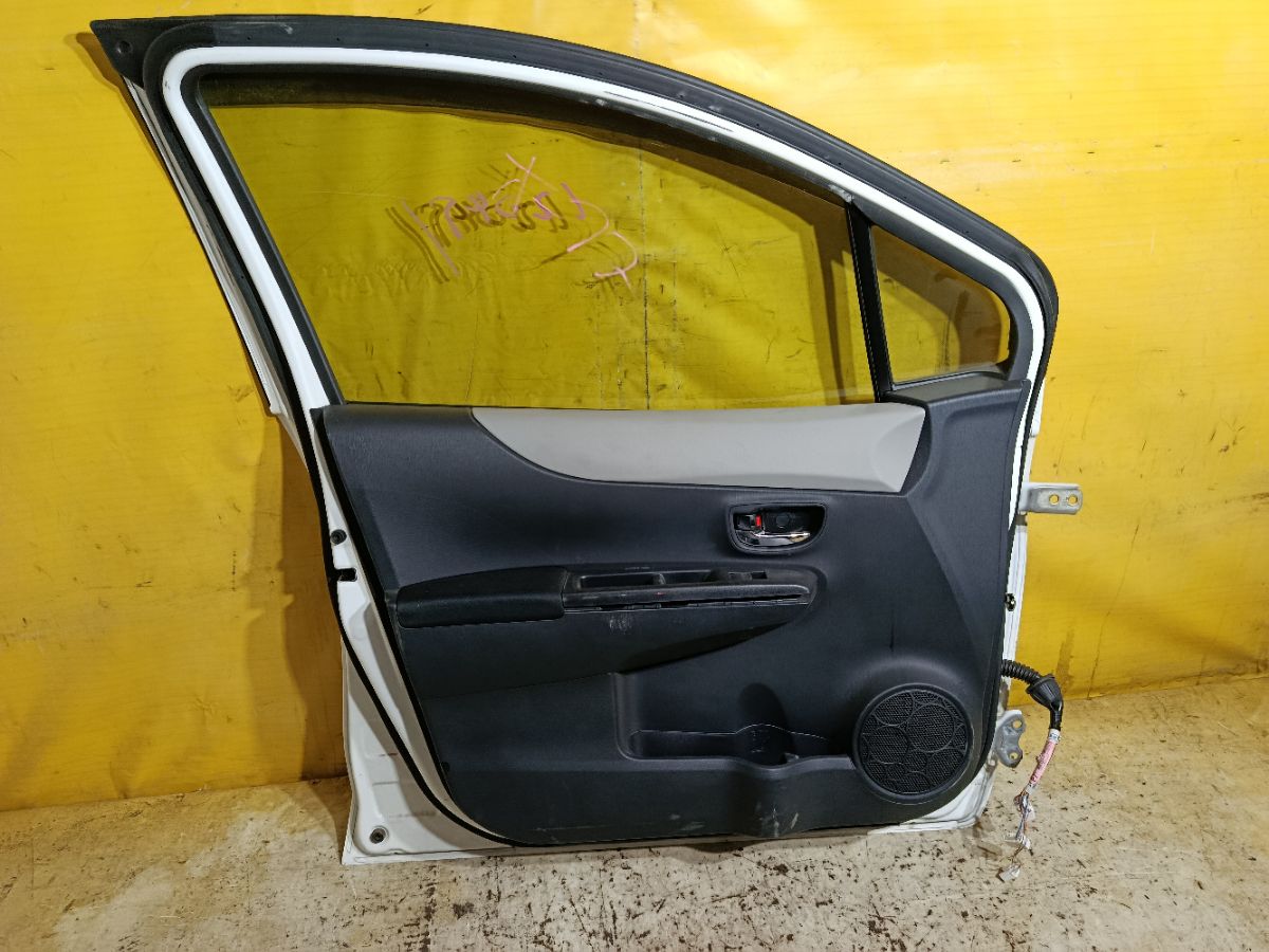 Дверь боковая на Toyota Vitz NSP130 Фото 7