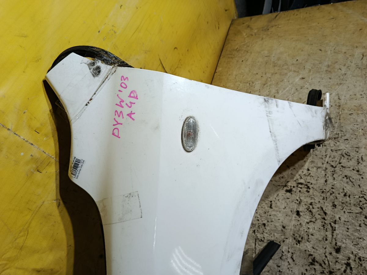 Крыло переднее на Mazda Demio DY3W Фото 3