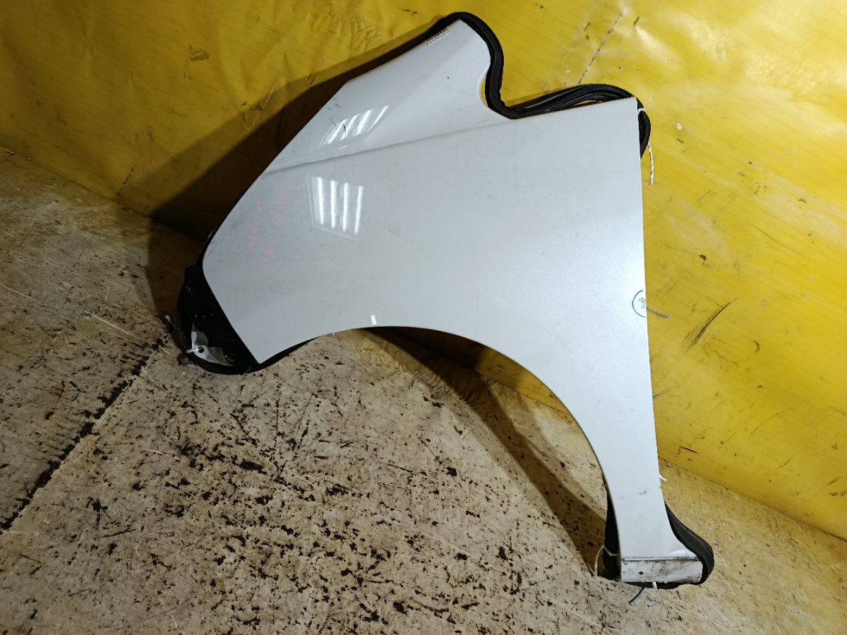 Крыло переднее на Daihatsu Move LA100S Фото 1