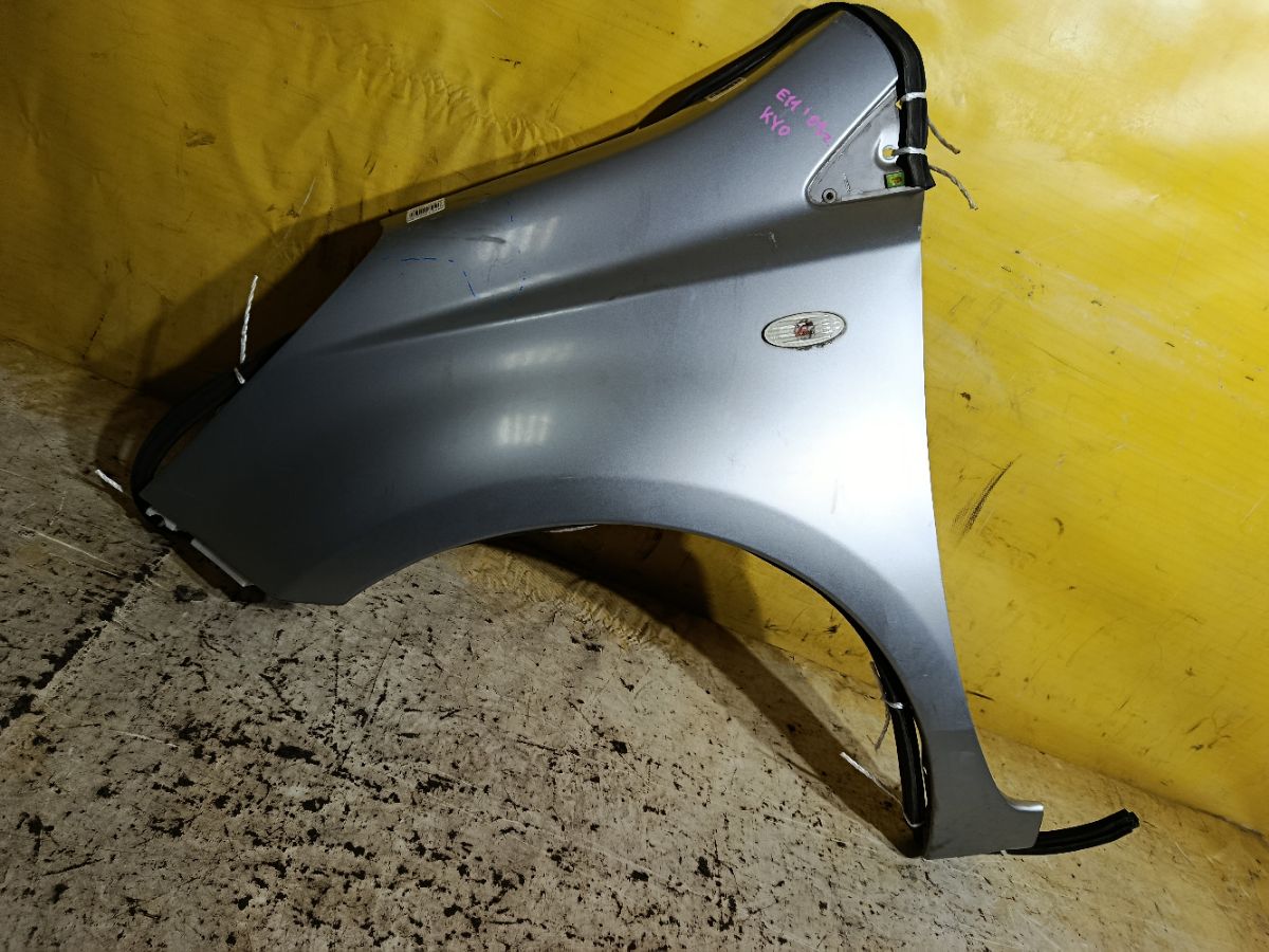 Крыло переднее на Nissan Note E11 Фото 1