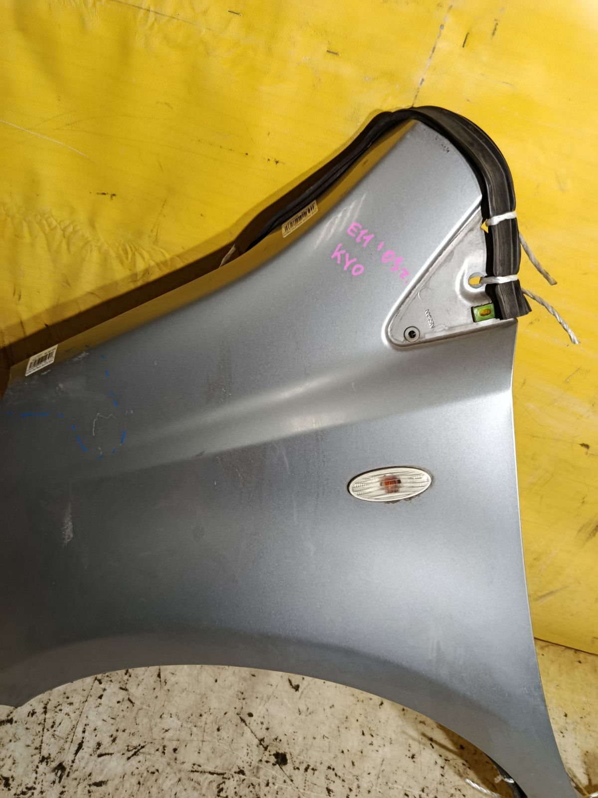 Крыло переднее на Nissan Note E11 Фото 3