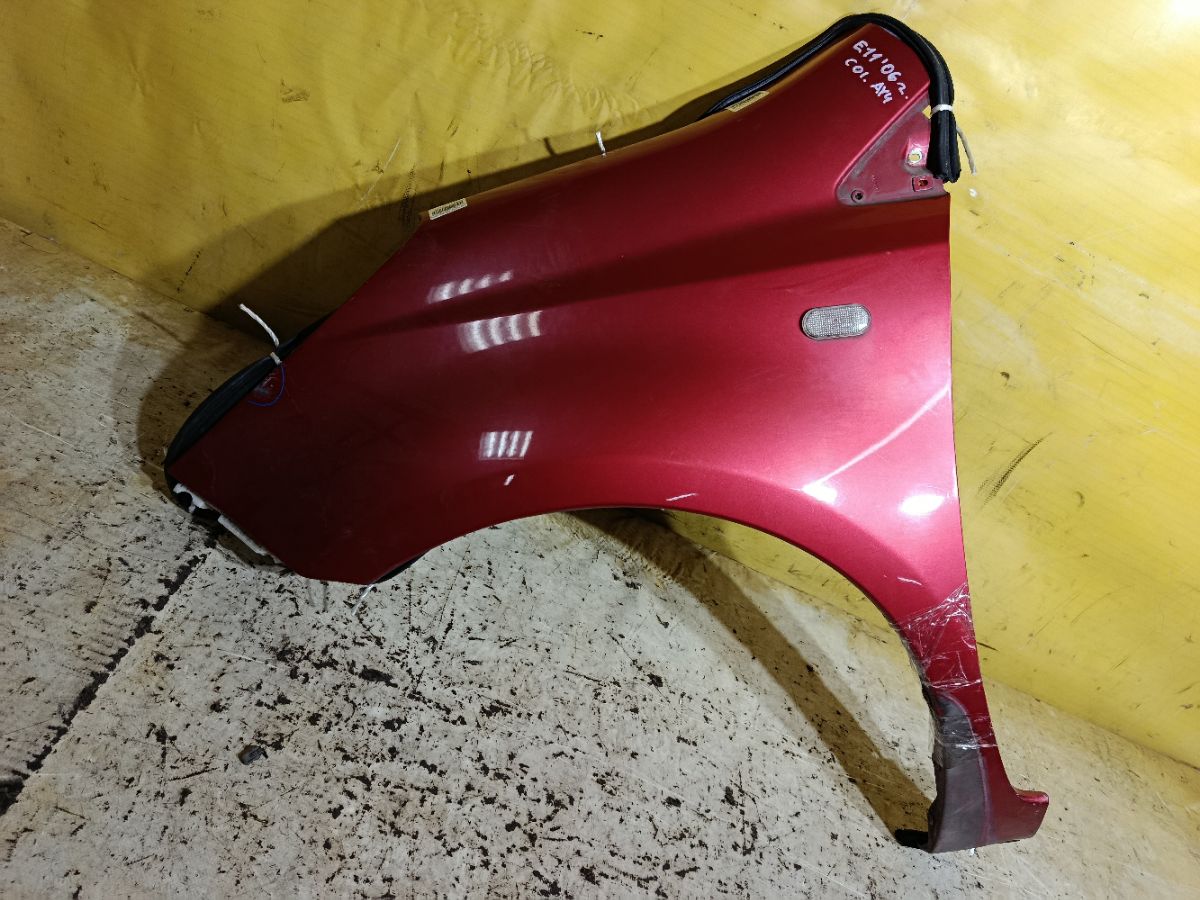 Крыло переднее на Nissan Note E11 Фото 1