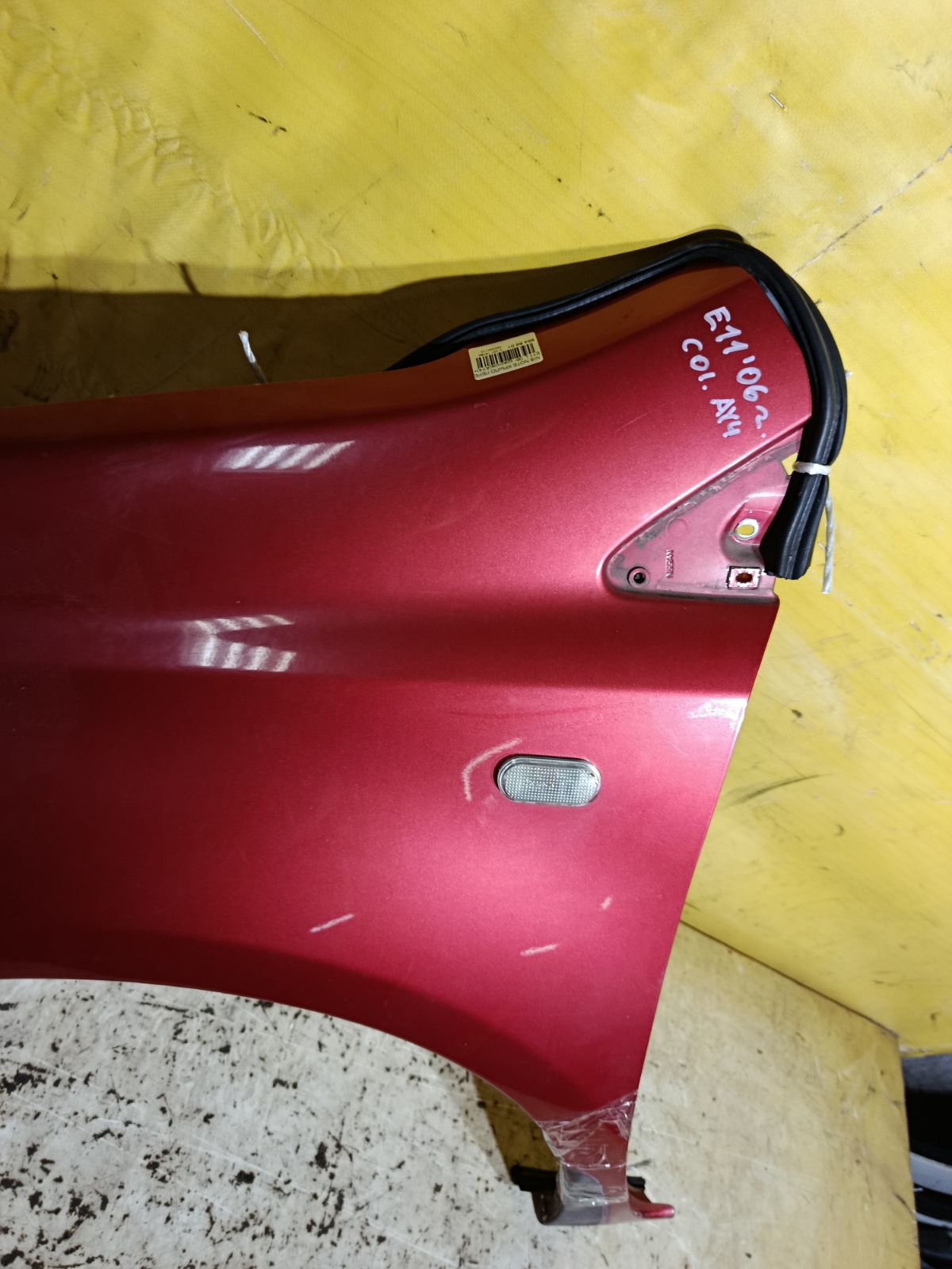 Крыло переднее на Nissan Note E11 Фото 3