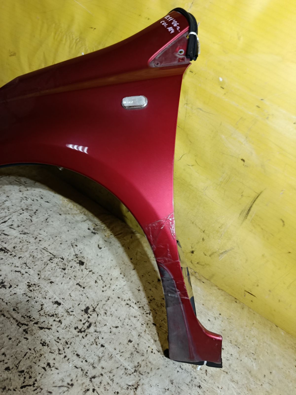 Крыло переднее на Nissan Note E11 Фото 4