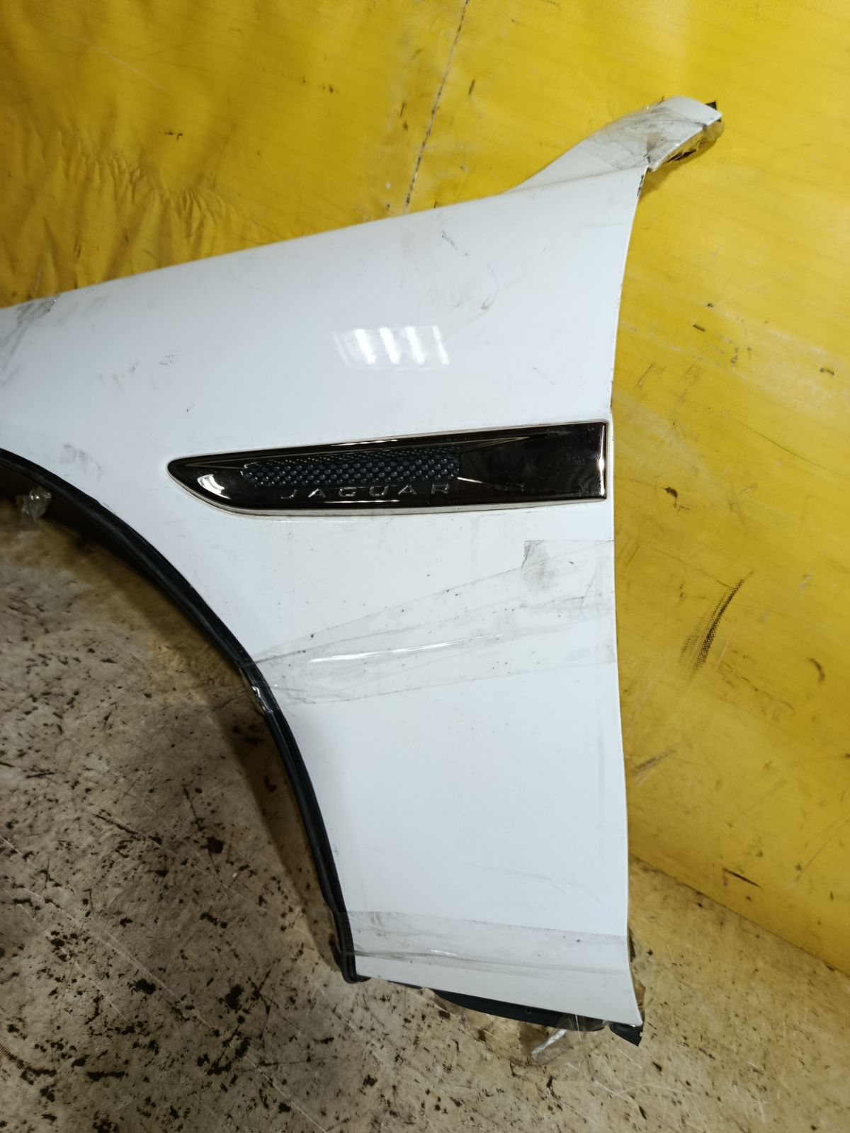 Крыло переднее на Jaguar Xe X760 Фото 2