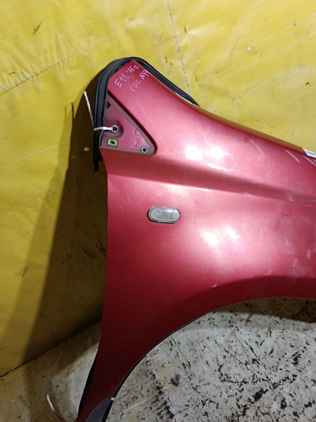 Крыло переднее на Nissan Note E11 Фото 3