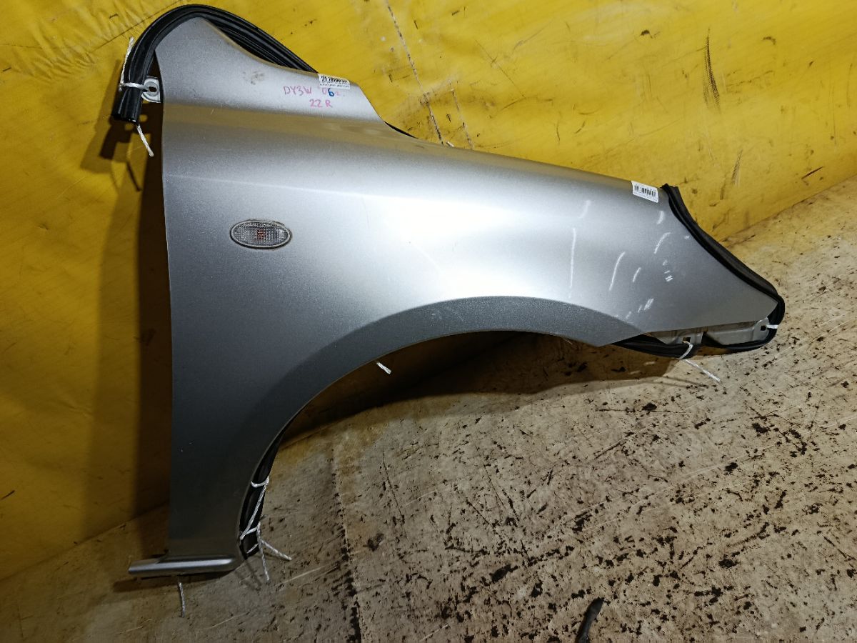 Крыло переднее на Mazda Demio DY3W Фото 1