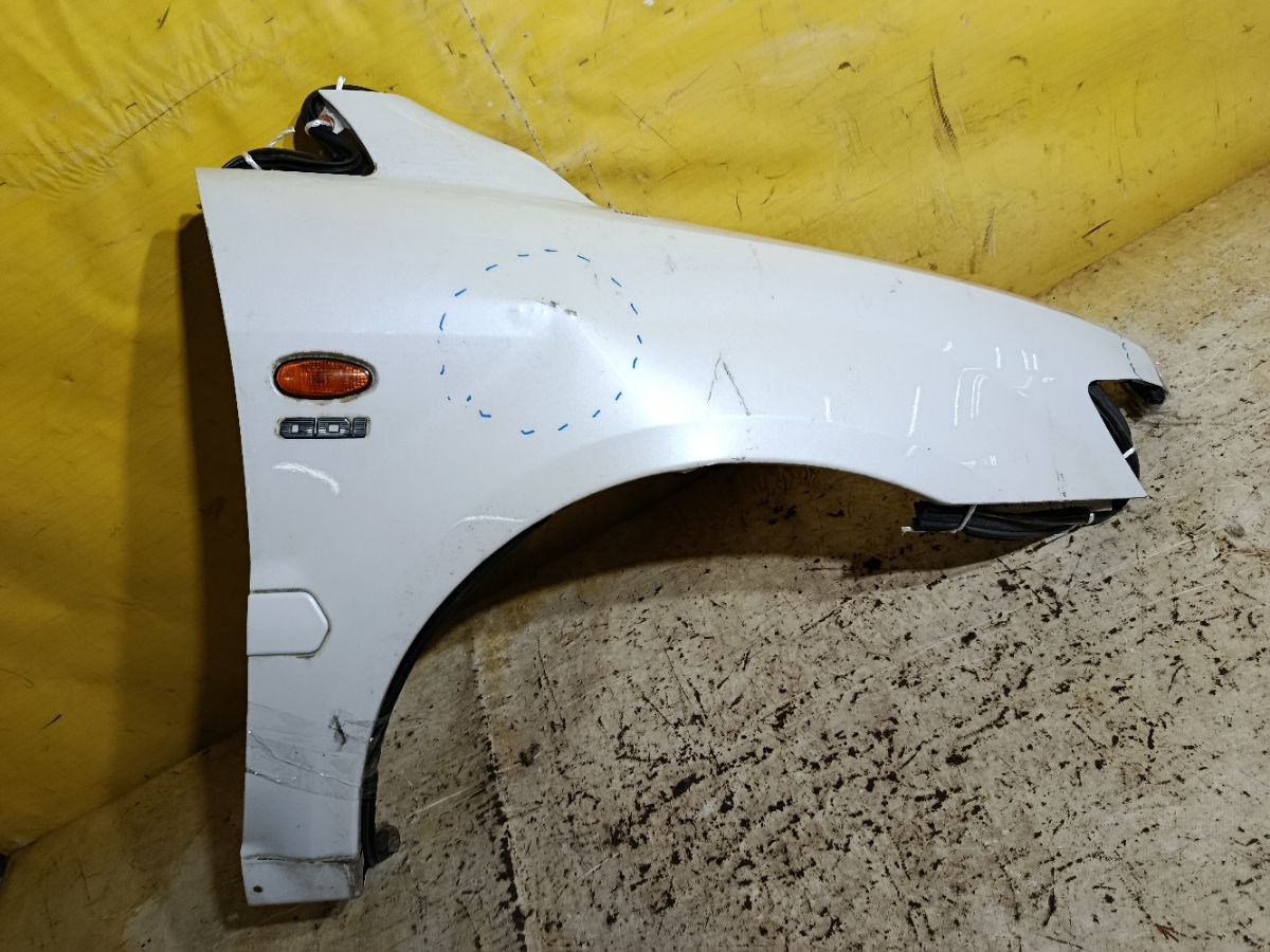 Крыло переднее на Mitsubishi Chariot Grandis N84W Фото 1