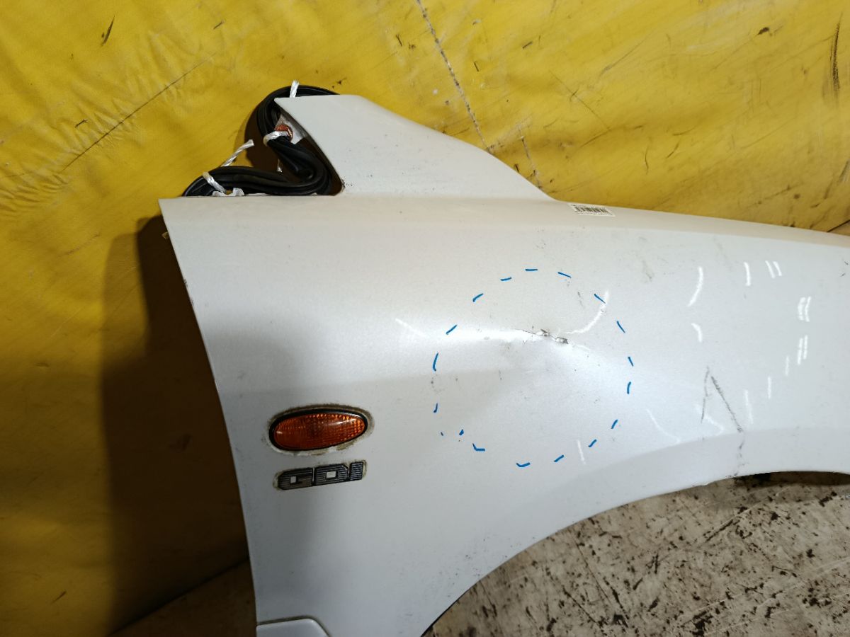 Крыло переднее на Mitsubishi Chariot Grandis N84W Фото 3