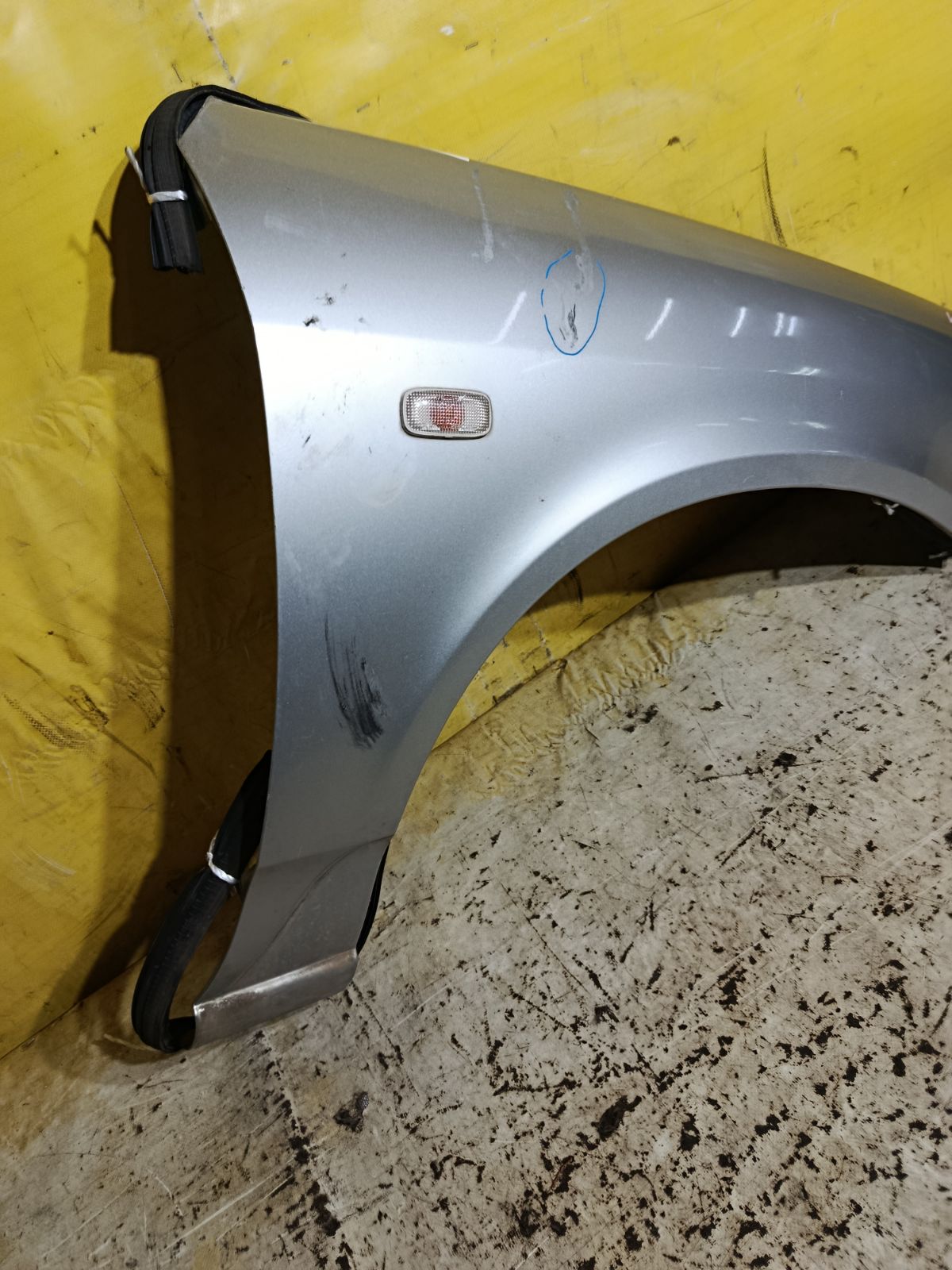 Крыло переднее на Nissan Wingroad WFY11 Фото 2
