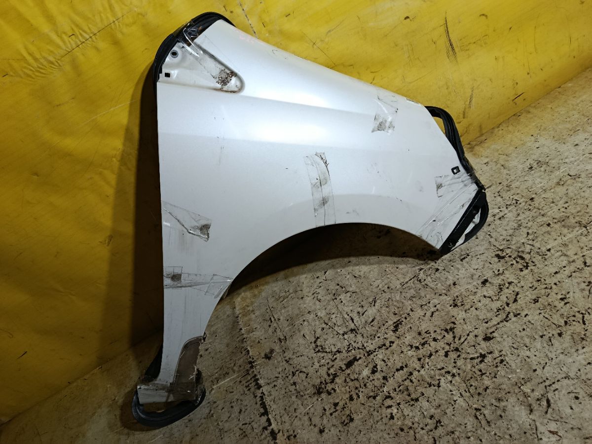 Крыло переднее на Toyota Pixis Epoch LA300A Фото 1