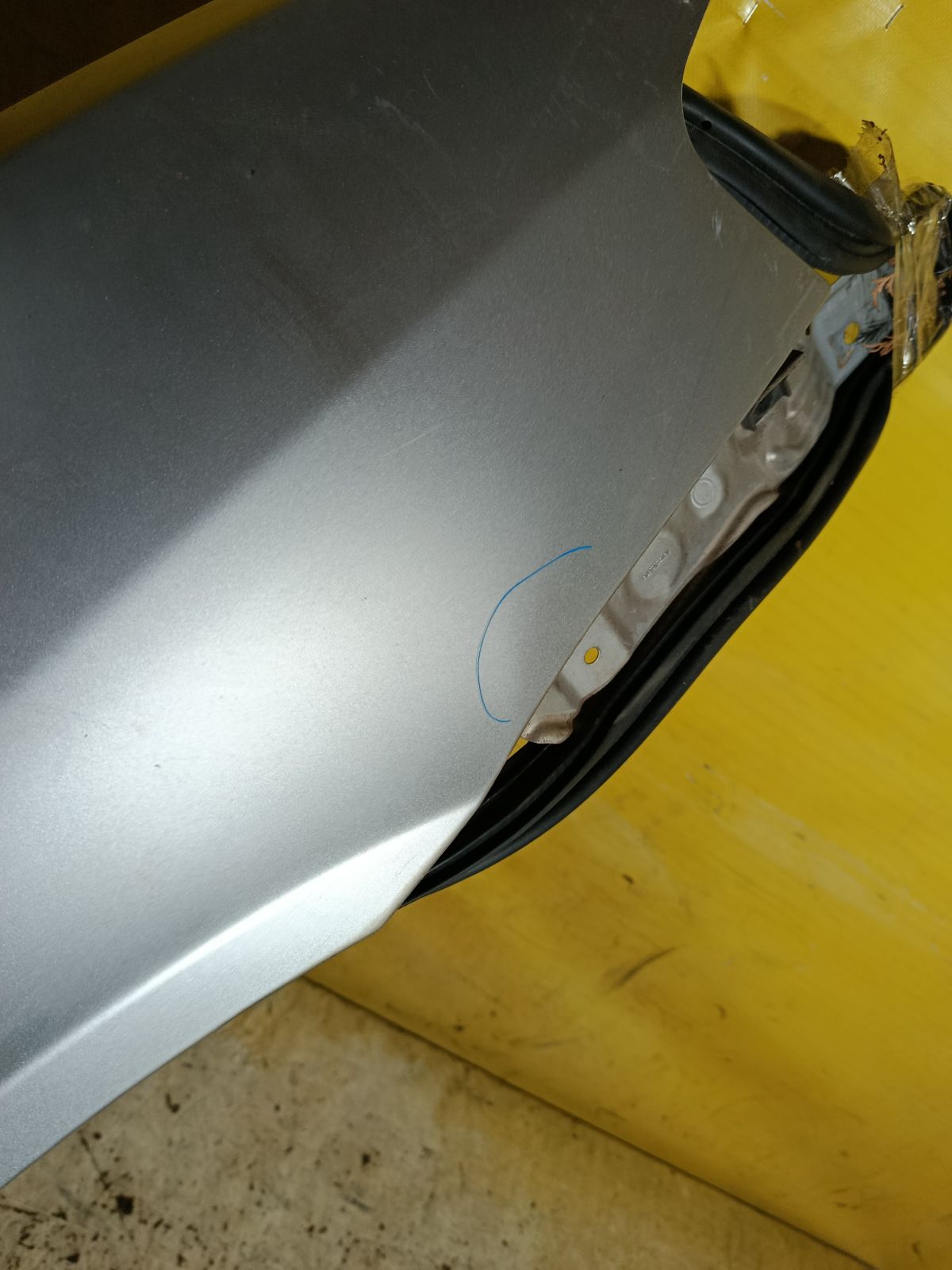 Крыло переднее на Nissan Ad Van VY11 Фото 7