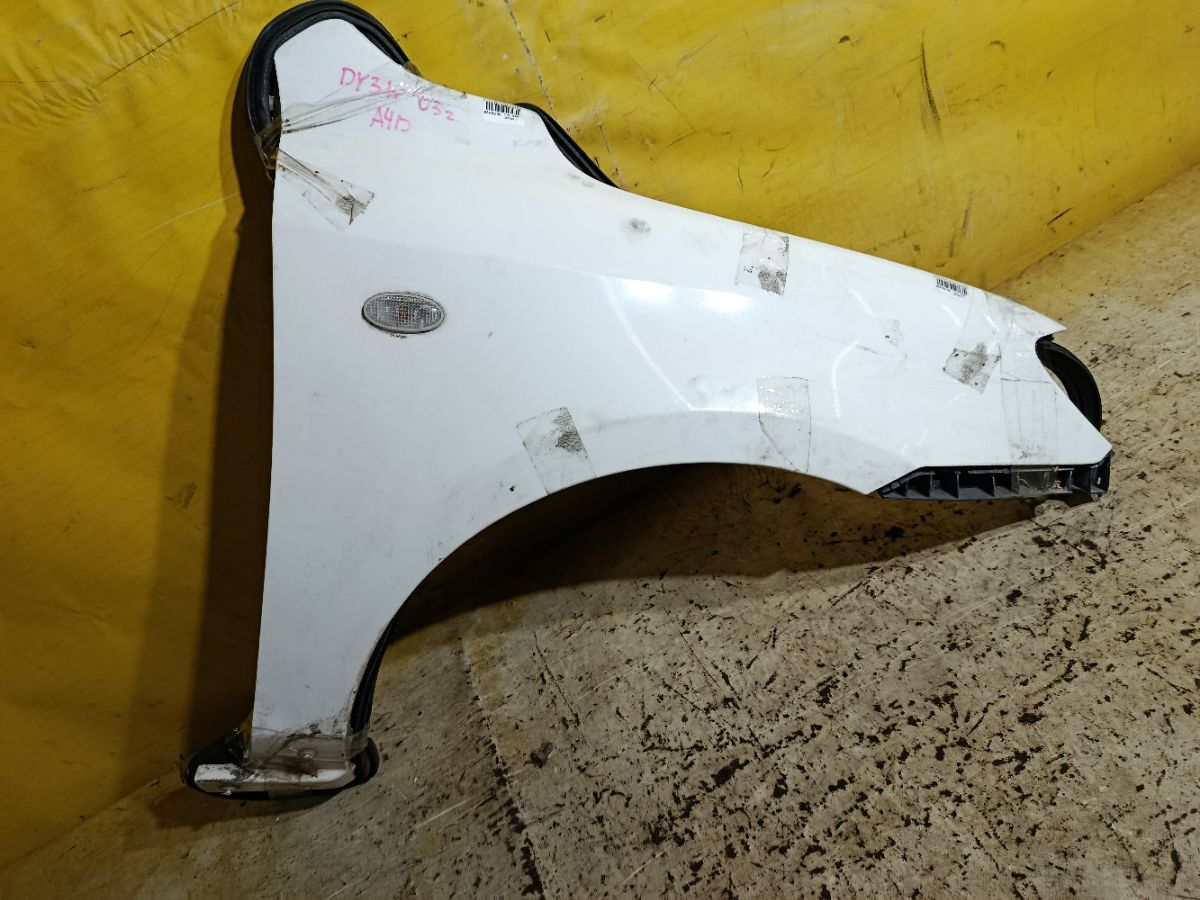 Крыло переднее на Mazda Demio DY3W Фото 1