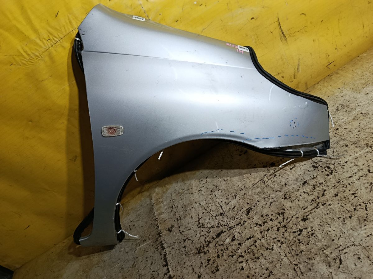 Крыло переднее на Toyota Funcargo NCP20 Фото 1