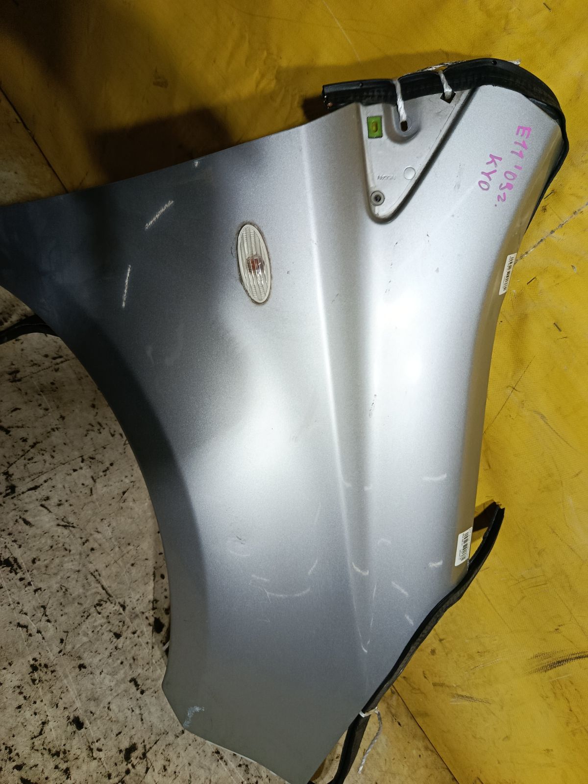 Крыло переднее на Nissan Note E11 Фото 2