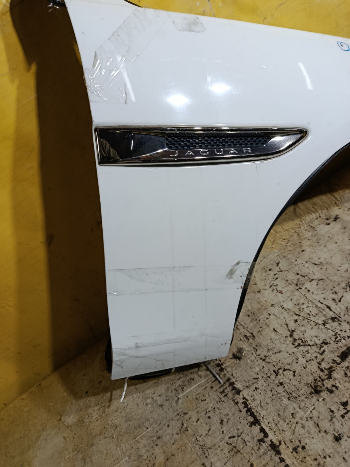 Крыло переднее на Jaguar Xe X760 Фото 2