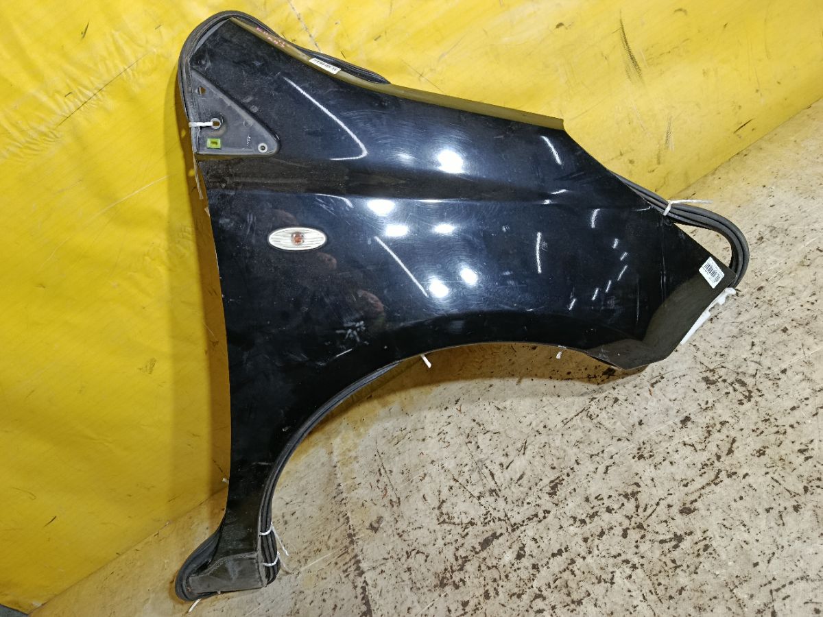 Крыло переднее на Nissan Note E11 Фото 1