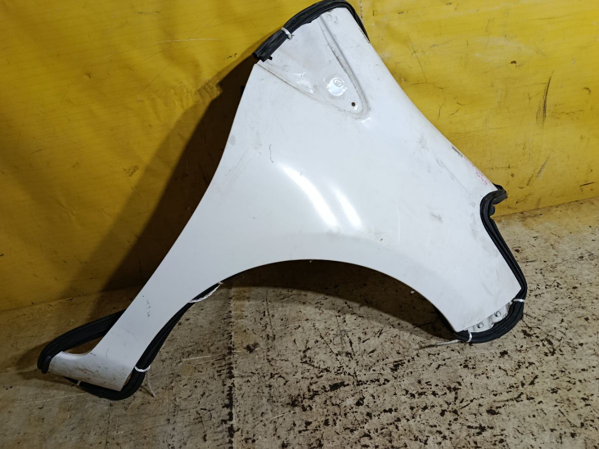Крыло переднее на Toyota Vitz NCP130 Фото 1