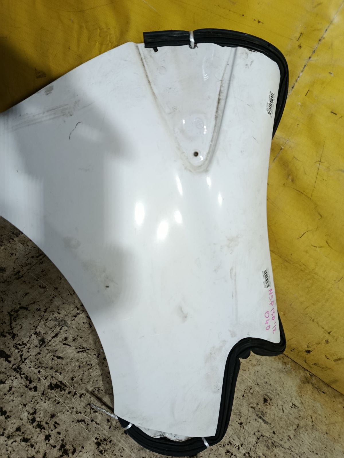 Крыло переднее на Toyota Vitz NCP130 Фото 3