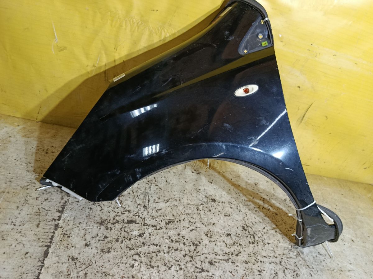 Крыло переднее на Nissan Note E11 Фото 1